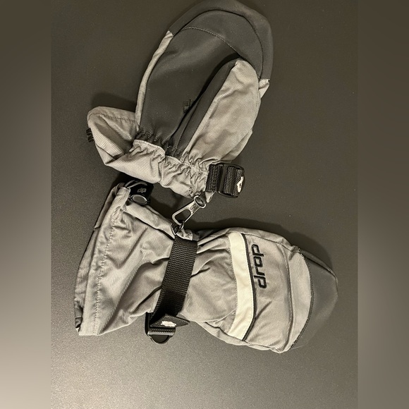 Grey & Black Winter Mittens With Glove Inserts - Youth Size Large - Picture 4 of 7